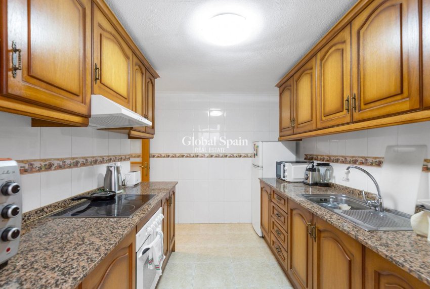 Wederverkoop - APPARTEMENT -
TORREVIEJA - Centro