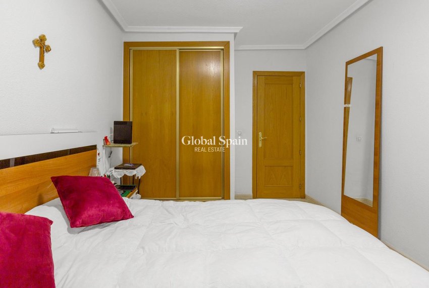 Wederverkoop - APPARTEMENT -
TORREVIEJA - Centro