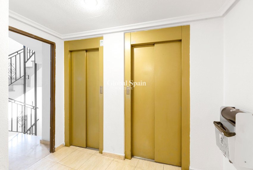 Wederverkoop - APPARTEMENT -
TORREVIEJA - Centro