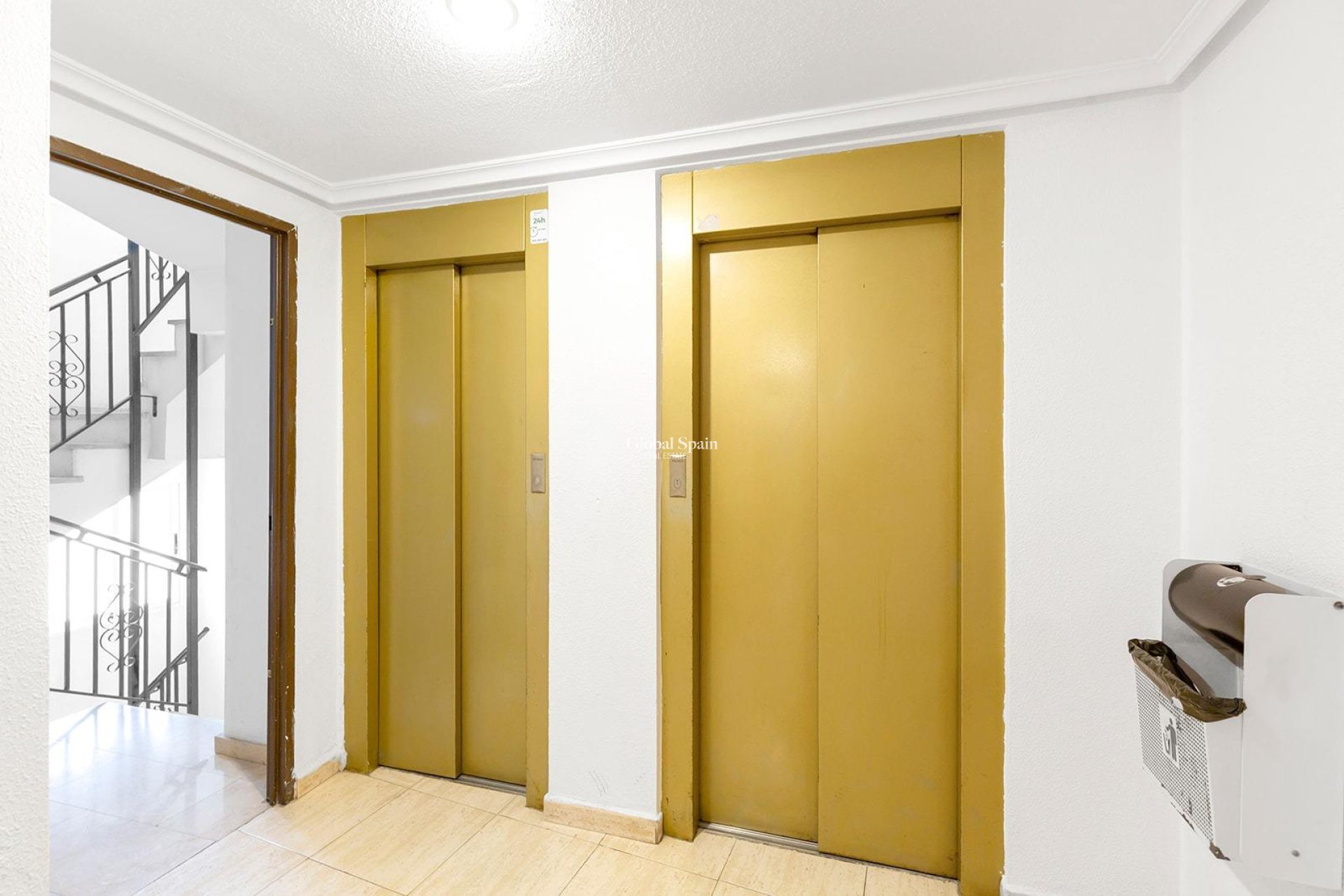 Wederverkoop - APPARTEMENT -
TORREVIEJA - Centro