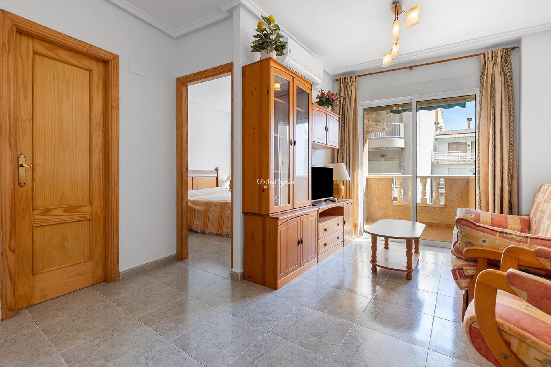 Wederverkoop - APPARTEMENT -
TORREVIEJA - Centro