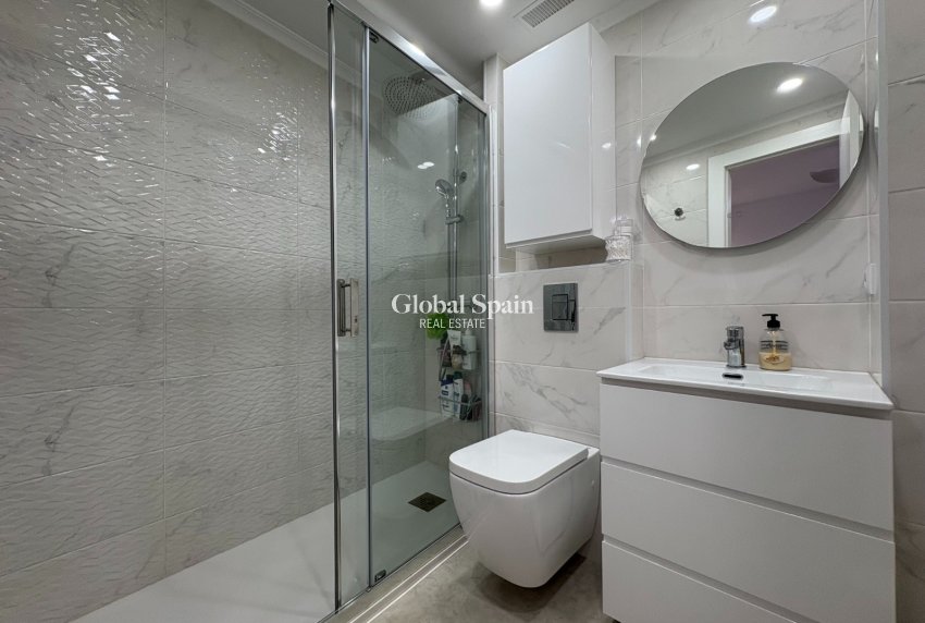 Wederverkoop - APPARTEMENT -
TORREVIEJA - Centro