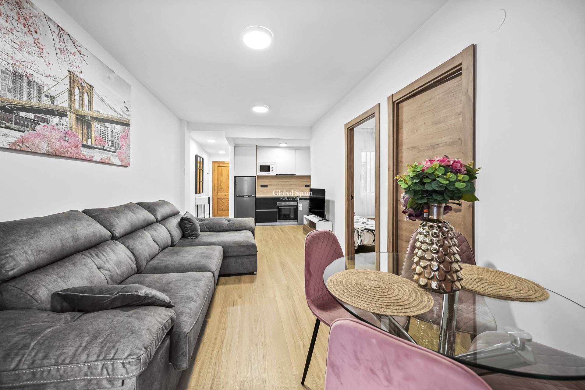 Wederverkoop - APPARTEMENT -
TORREVIEJA - Centro