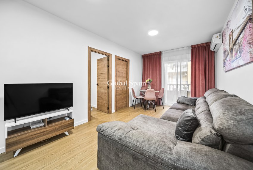 Wederverkoop - APPARTEMENT -
TORREVIEJA - Centro