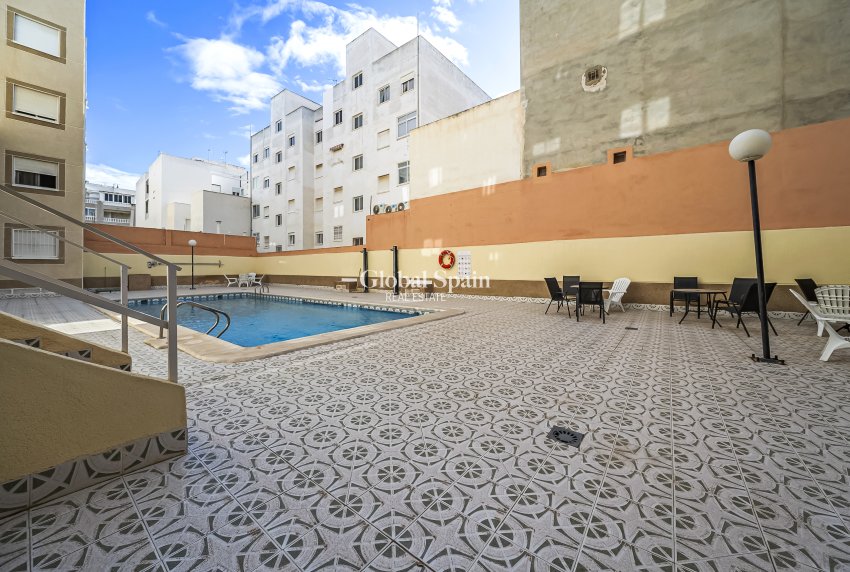 Wederverkoop - APPARTEMENT -
TORREVIEJA - Centro