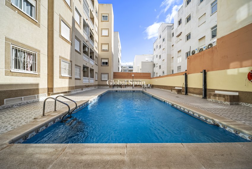 Wederverkoop - APPARTEMENT -
TORREVIEJA - Centro