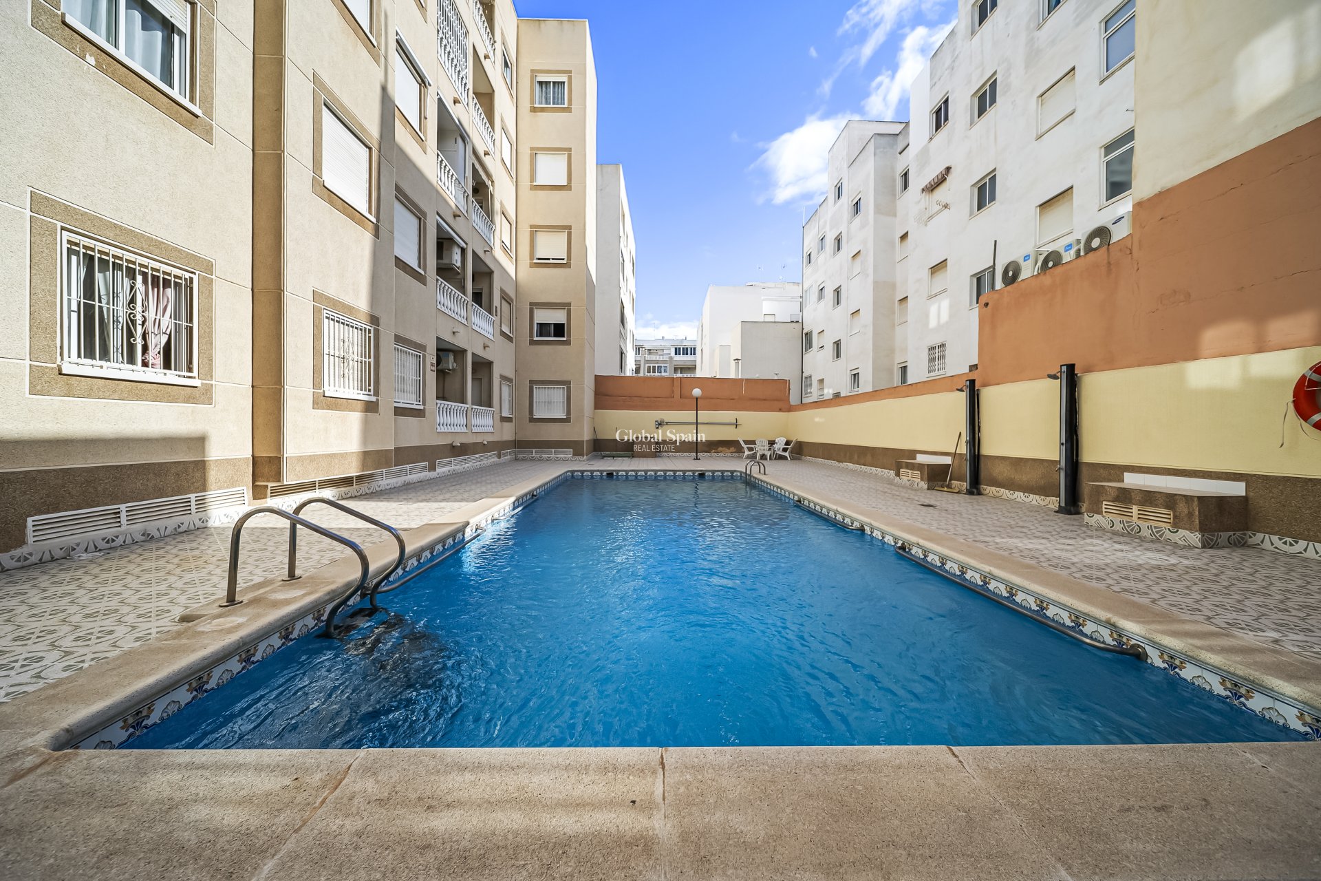 Wederverkoop - APPARTEMENT -
TORREVIEJA - Centro