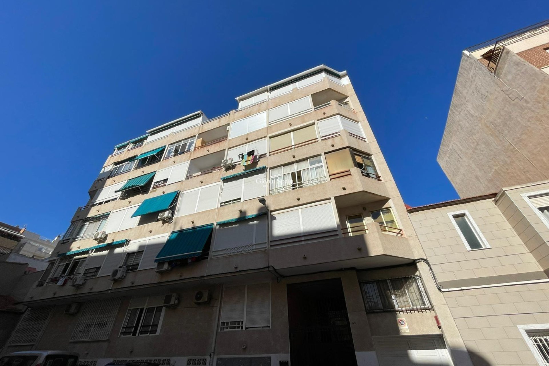 Wederverkoop - APPARTEMENT -
TORREVIEJA - Centro