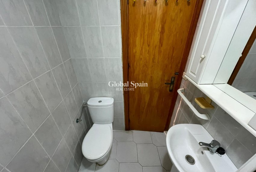 Wederverkoop - APPARTEMENT -
TORREVIEJA - Centro