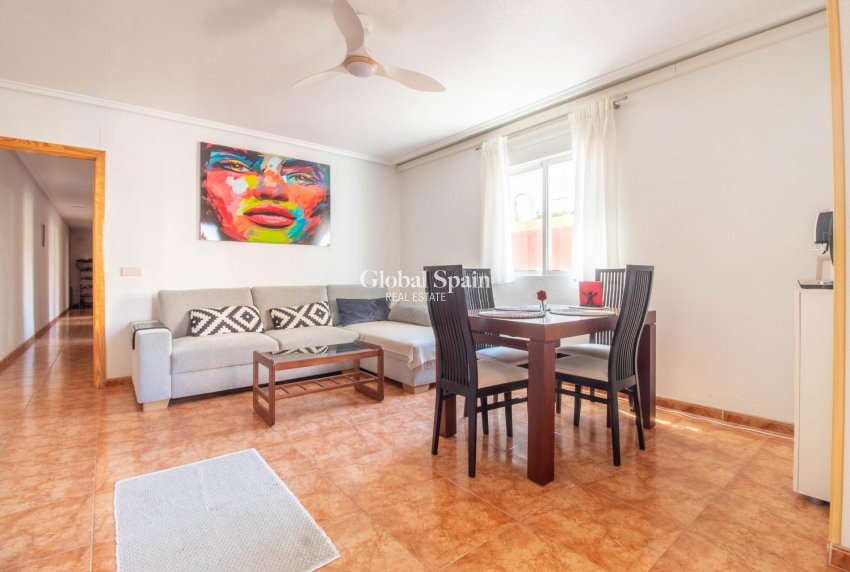 Wederverkoop - APPARTEMENT -
TORREVIEJA - Centro