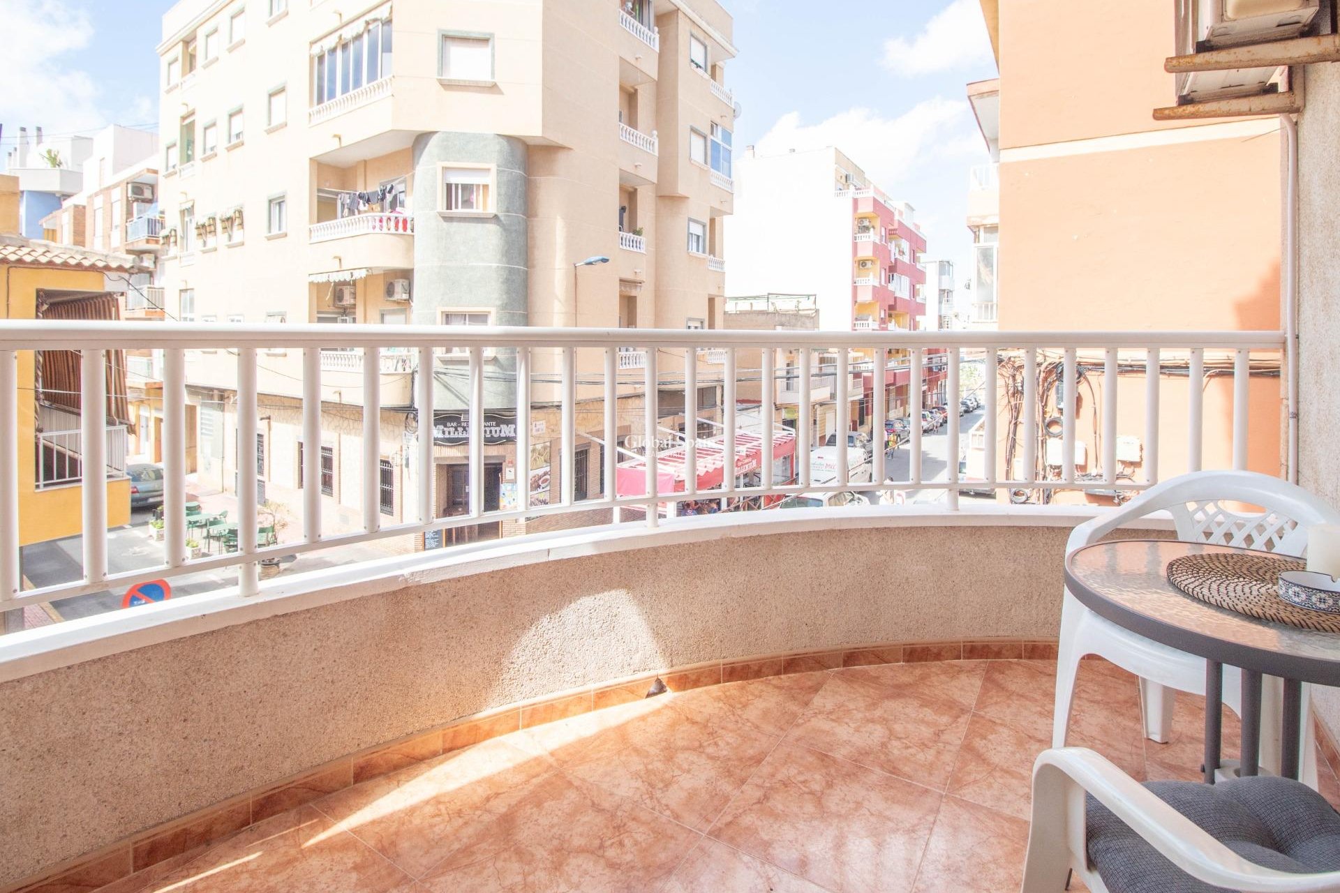 Wederverkoop - APPARTEMENT -
TORREVIEJA - Centro