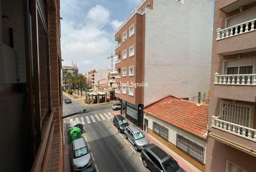 Wederverkoop - APPARTEMENT -
TORREVIEJA - Centro
