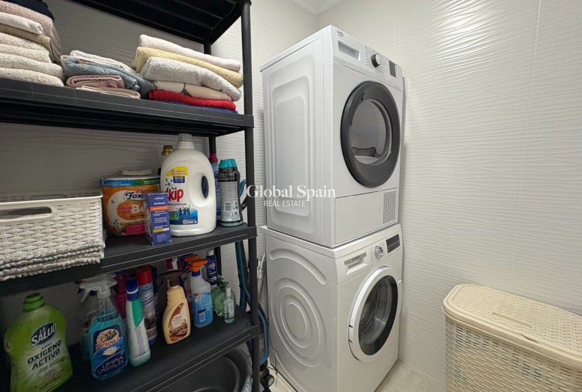 Wederverkoop - Appartement -
TORREVIEJA - Centro