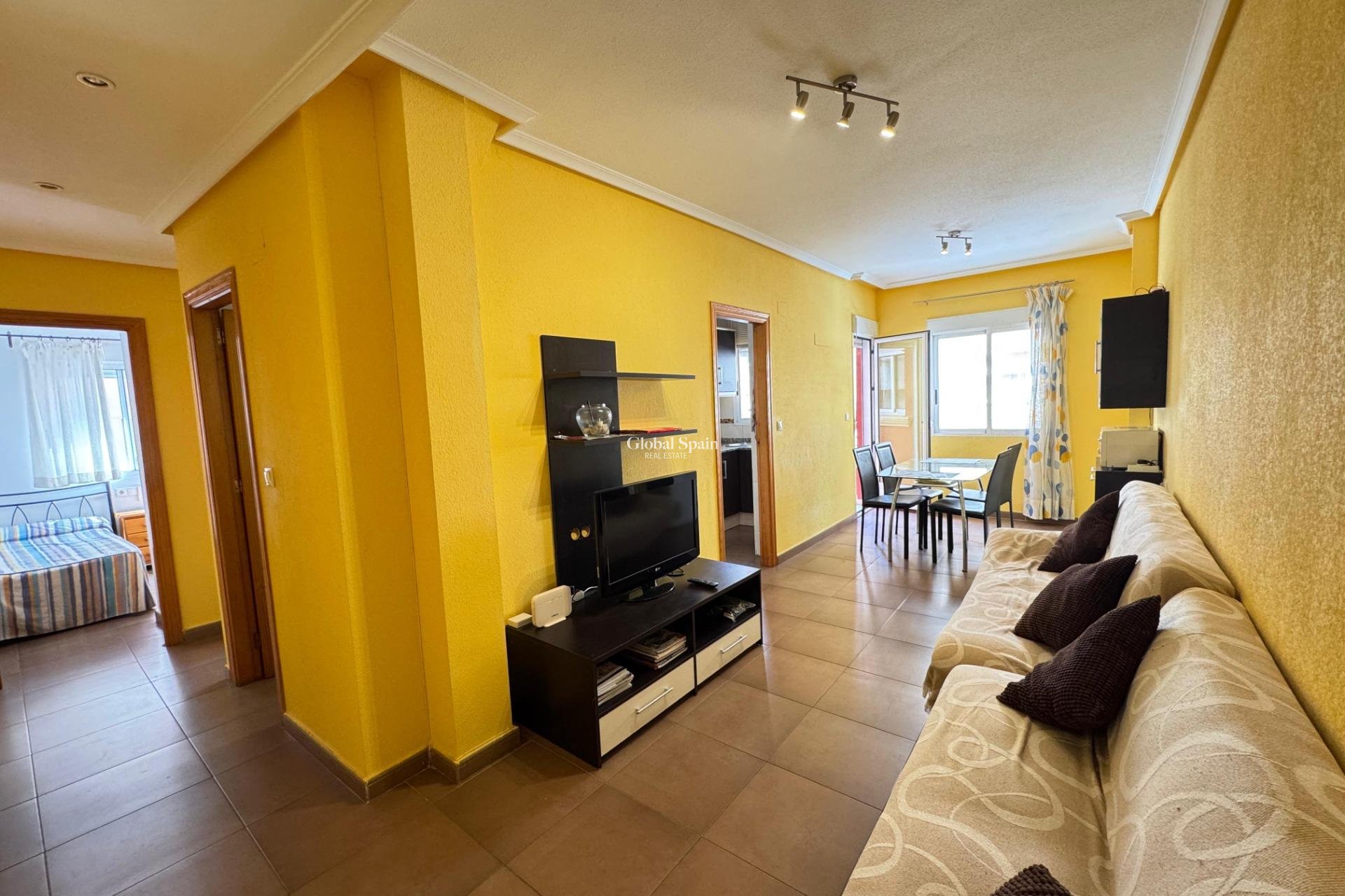 Wederverkoop - Appartement -
TORREVIEJA - Centro