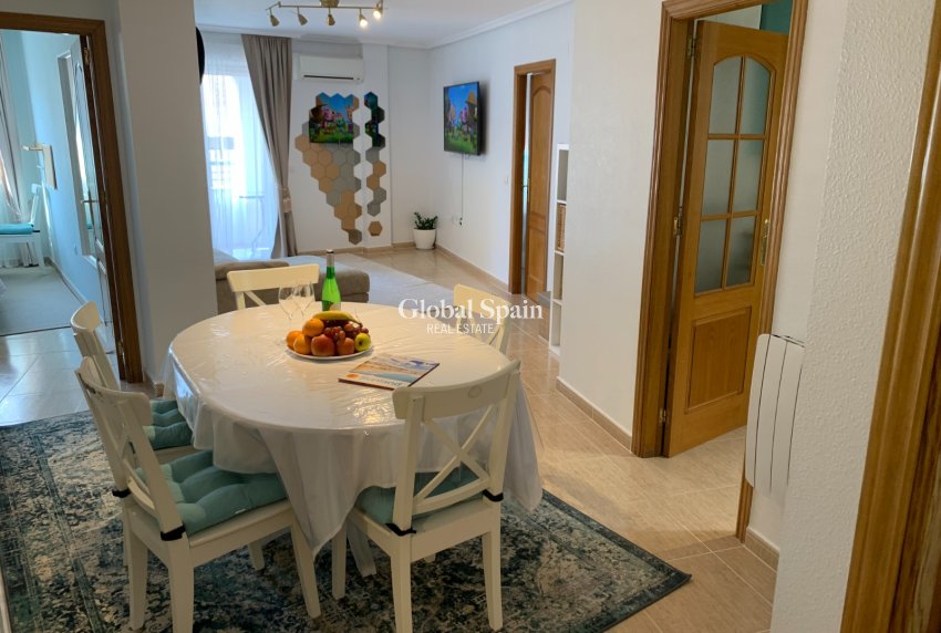 Wederverkoop - Appartement -
TORREVIEJA - Centro