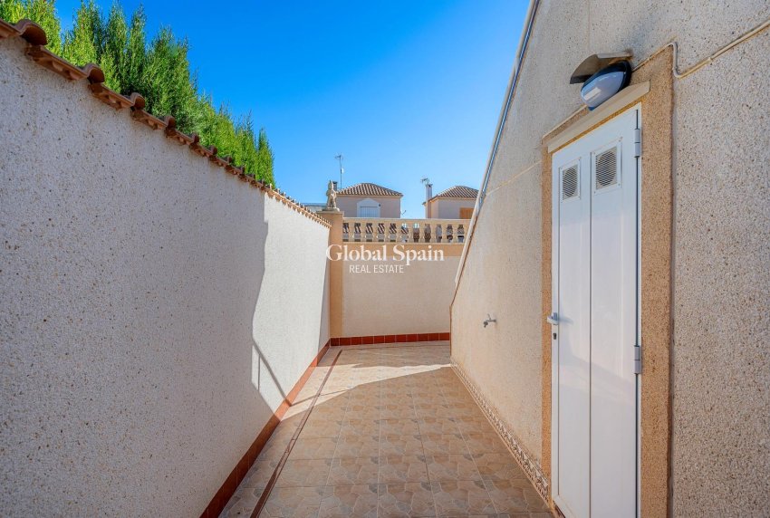 Wederverkoop - APPARTEMENT -
TORREVIEJA - Costa Blanca South