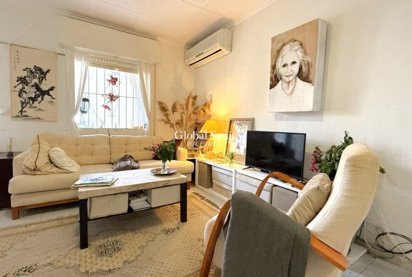 Wederverkoop - APPARTEMENT -
TORREVIEJA - Costa Blanca Sur