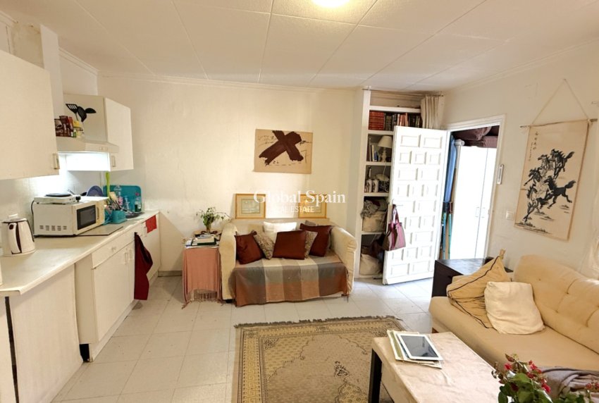 Wederverkoop - APPARTEMENT -
TORREVIEJA - Costa Blanca Sur