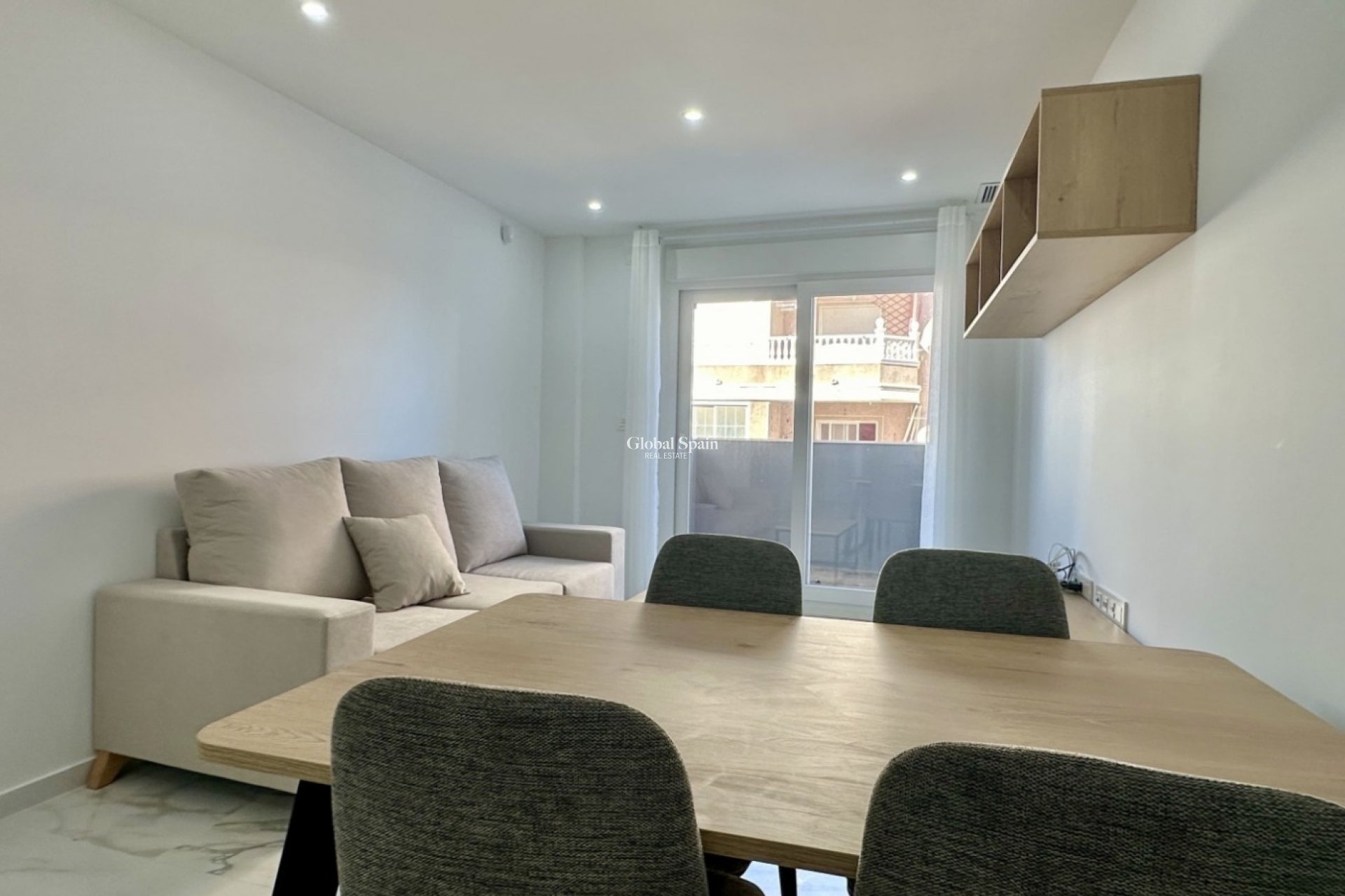 Wederverkoop - APPARTEMENT -
TORREVIEJA - Costa Blanca