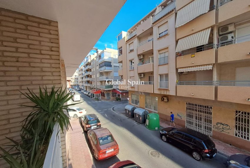 Wederverkoop - APPARTEMENT -
TORREVIEJA - Costa Blanca