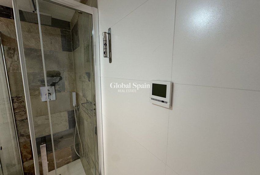 Wederverkoop - APPARTEMENT -
TORREVIEJA - Costa Blanca