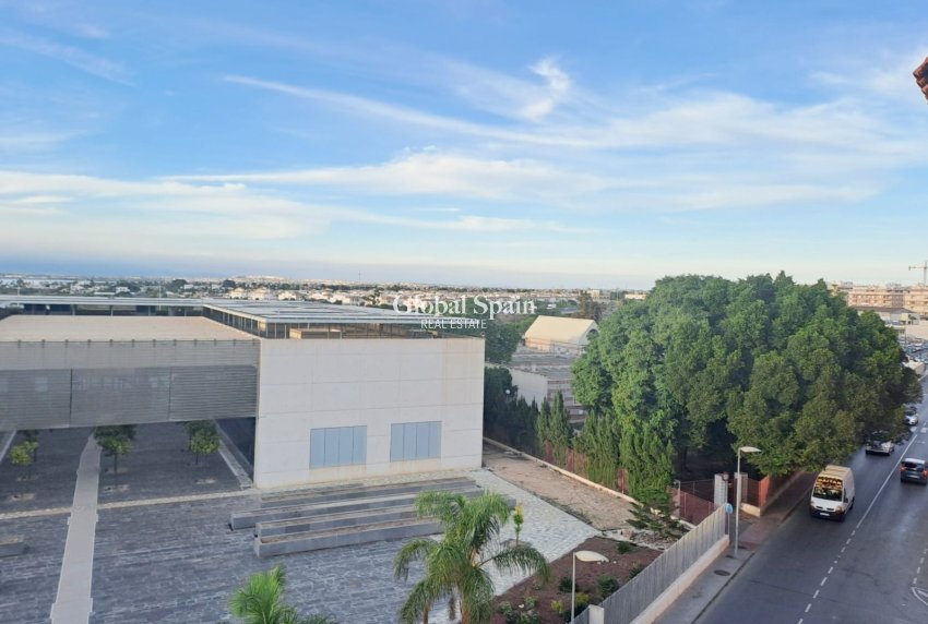 Wederverkoop - APPARTEMENT -
TORREVIEJA - Costa Blanca