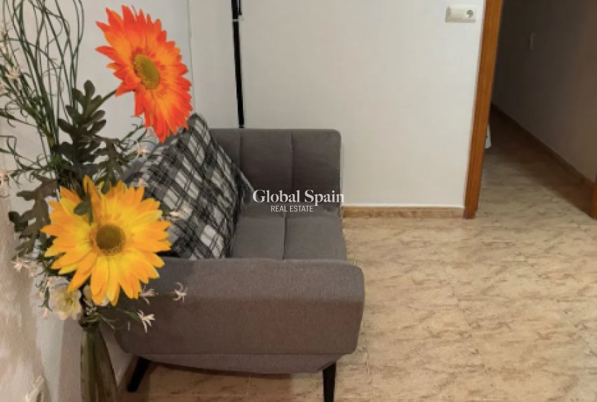 Wederverkoop - APPARTEMENT -
TORREVIEJA - Costa Blanca