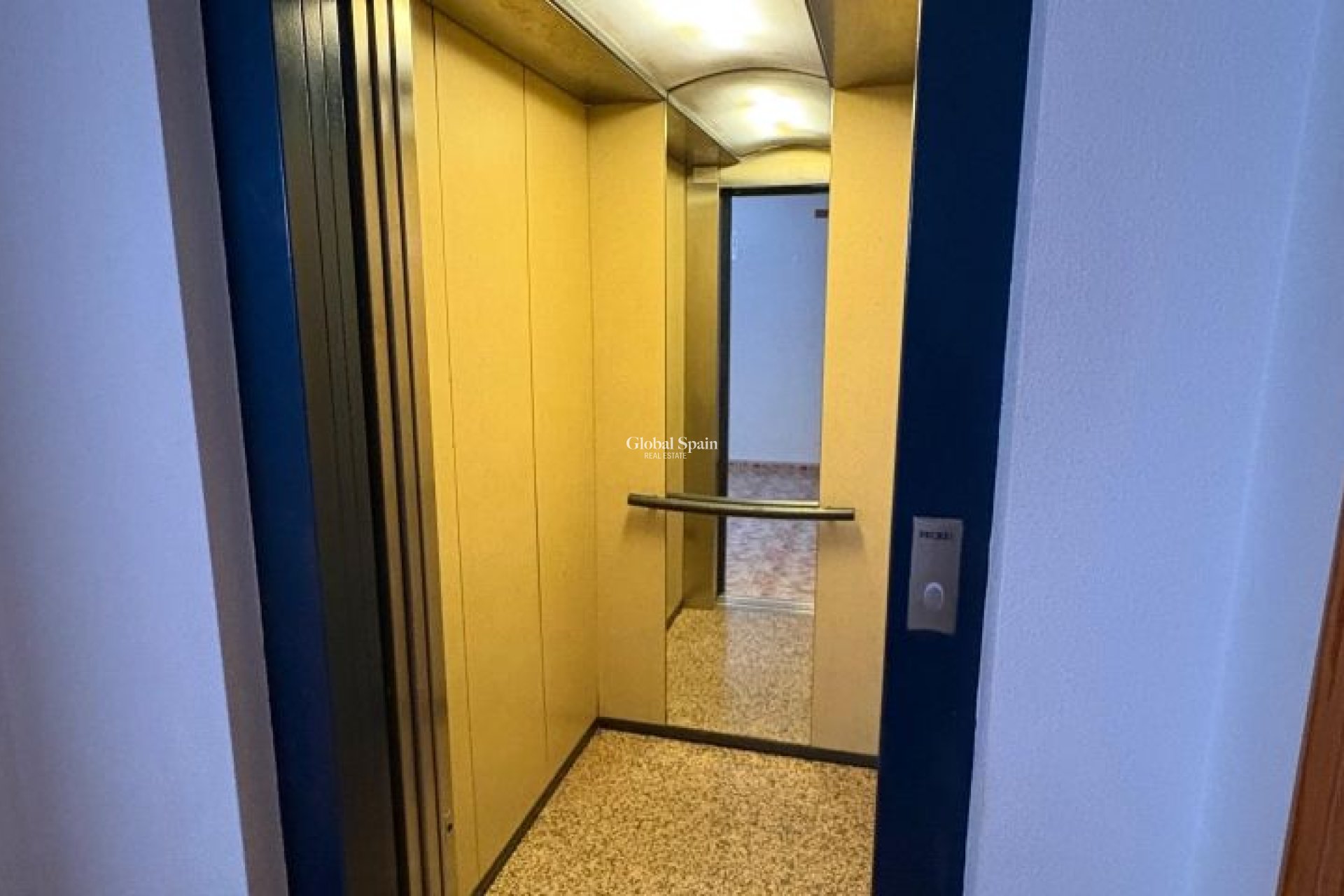 Wederverkoop - APPARTEMENT -
TORREVIEJA - Costa Blanca