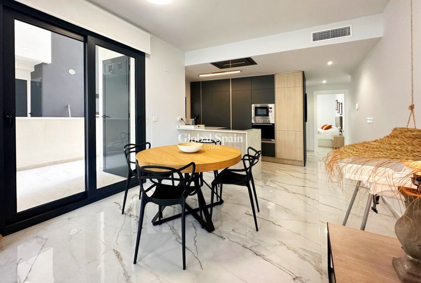 Wederverkoop - APPARTEMENT -
TORREVIEJA - Costa Blanca