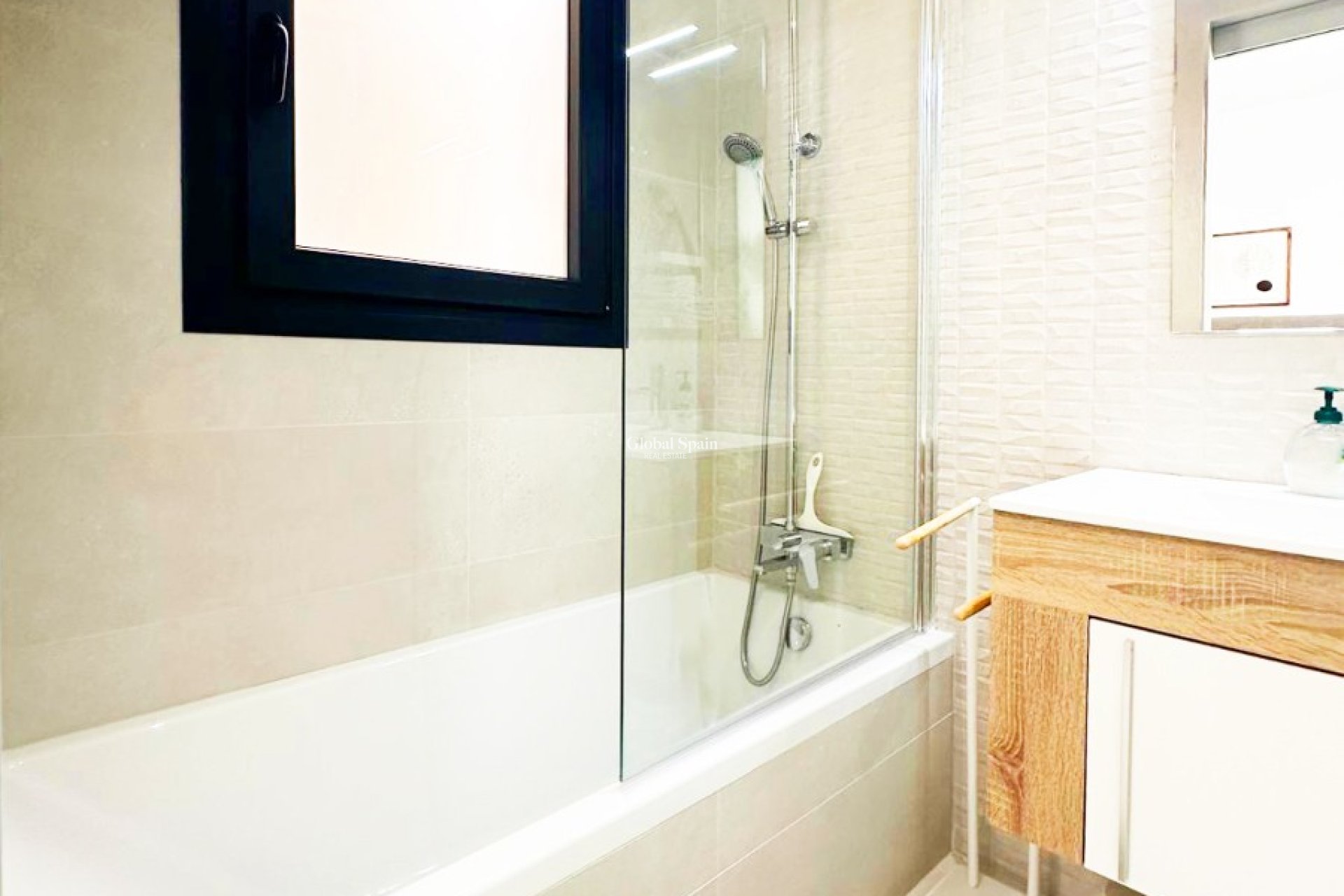 Wederverkoop - APPARTEMENT -
TORREVIEJA - Costa Blanca