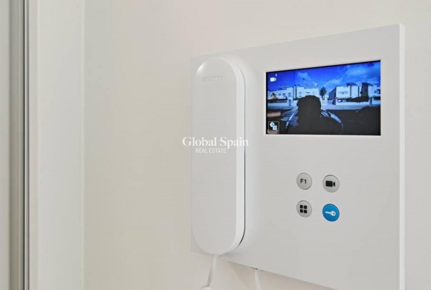 Wederverkoop - APPARTEMENT -
TORREVIEJA - Costa Blanca