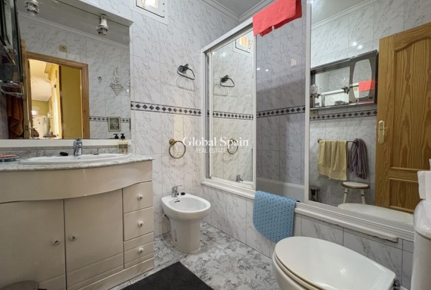 Wederverkoop - APPARTEMENT -
TORREVIEJA - Costa Blanca