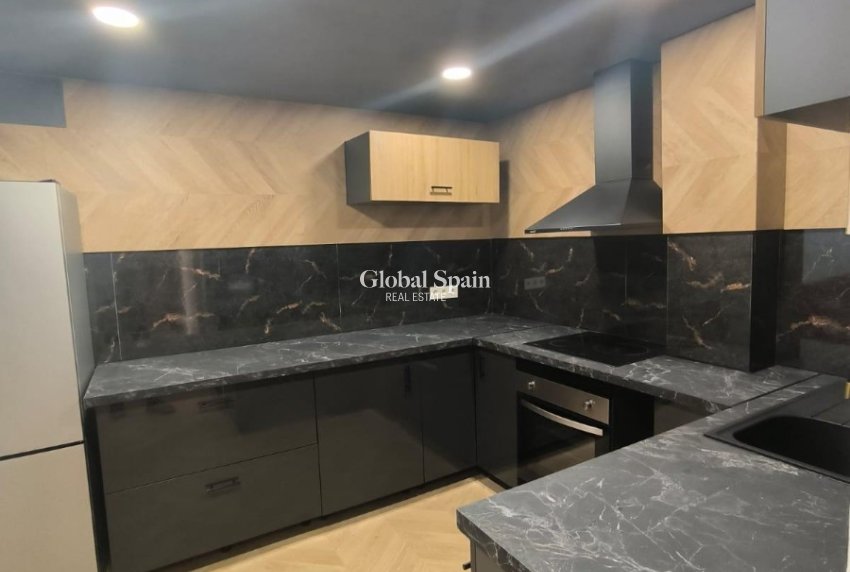 Wederverkoop - APPARTEMENT -
TORREVIEJA - Costa Blanca