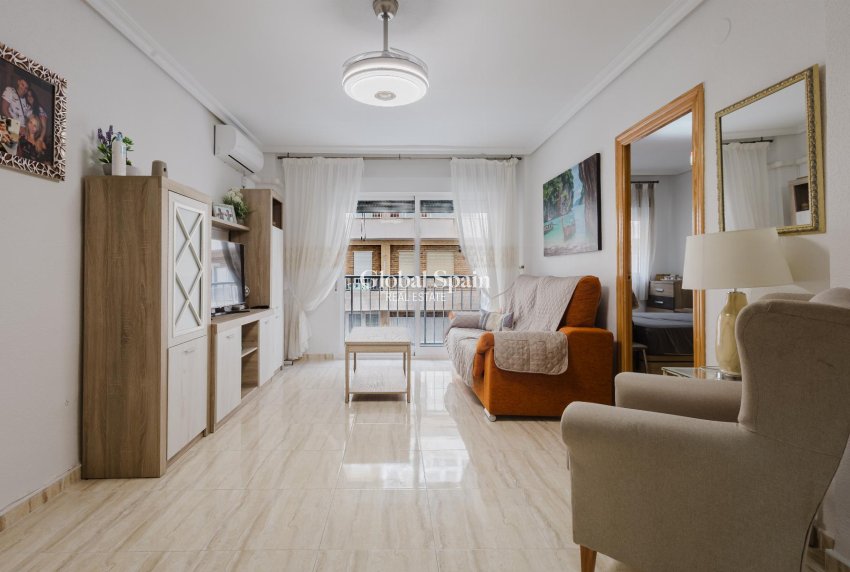 Wederverkoop - APPARTEMENT -
TORREVIEJA - Costa Blanca