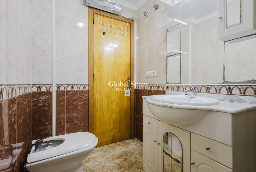 Wederverkoop - APPARTEMENT -
TORREVIEJA - Costa Blanca