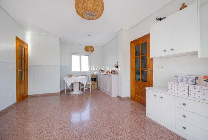 Wederverkoop - APPARTEMENT -
TORREVIEJA - Costa Blanca