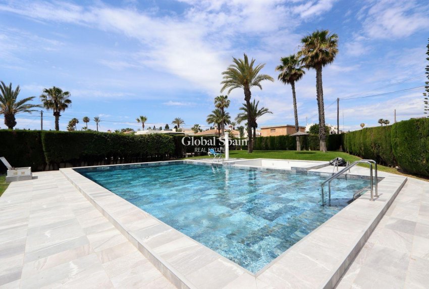 Wederverkoop - APPARTEMENT -
TORREVIEJA - Costa Blanca