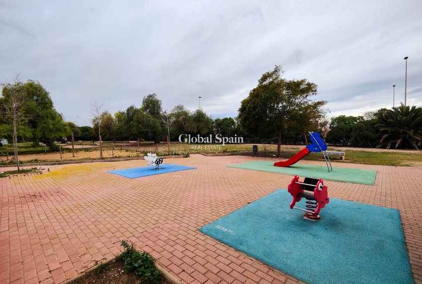 Wederverkoop - APPARTEMENT -
TORREVIEJA - Costa Blanca