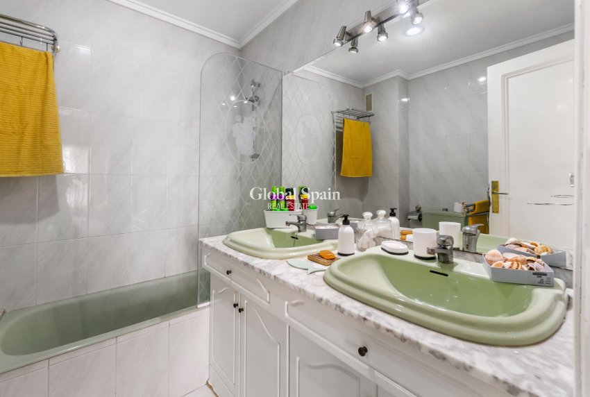 Wederverkoop - APPARTEMENT -
TORREVIEJA - Costa Blanca