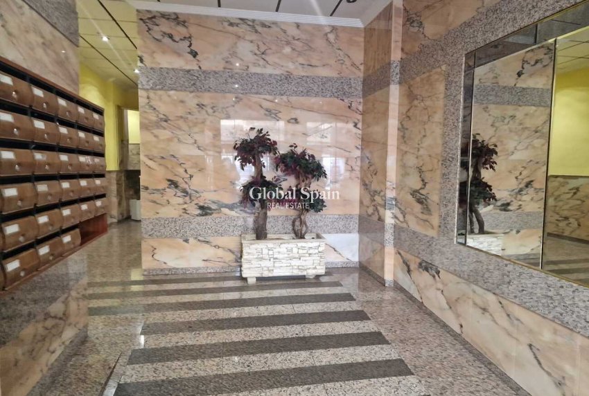 Wederverkoop - APPARTEMENT -
TORREVIEJA - Costa Blanca