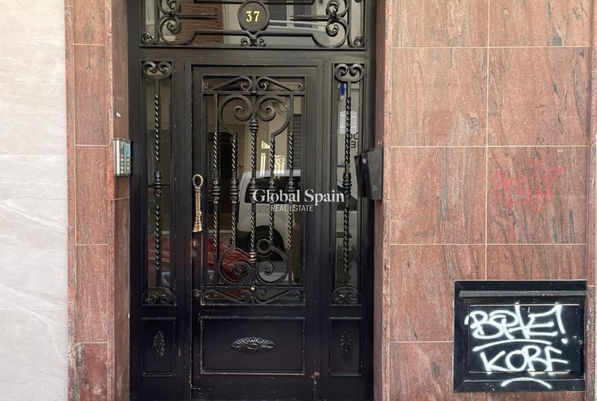 Wederverkoop - APPARTEMENT -
TORREVIEJA - Costa Blanca