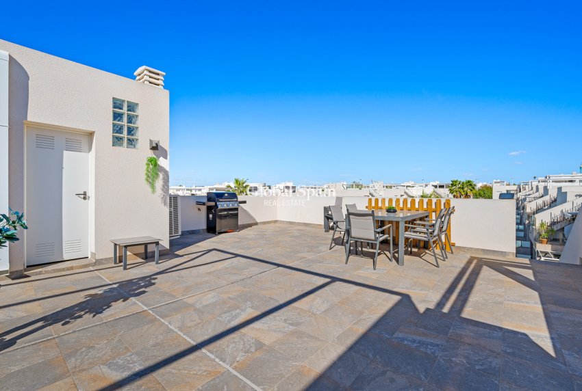 Wederverkoop - APPARTEMENT -
TORREVIEJA - Costa Blanca