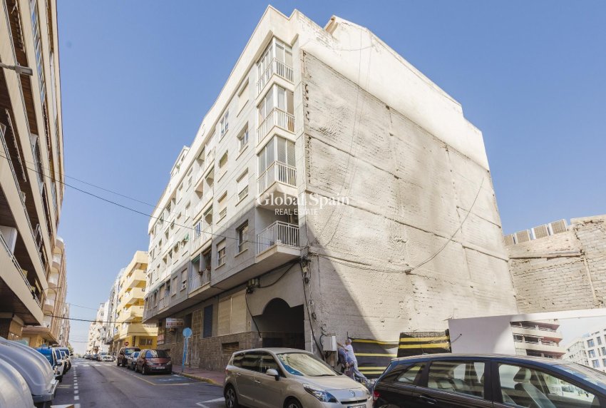 Wederverkoop - APPARTEMENT -
TORREVIEJA - Costa Blanca