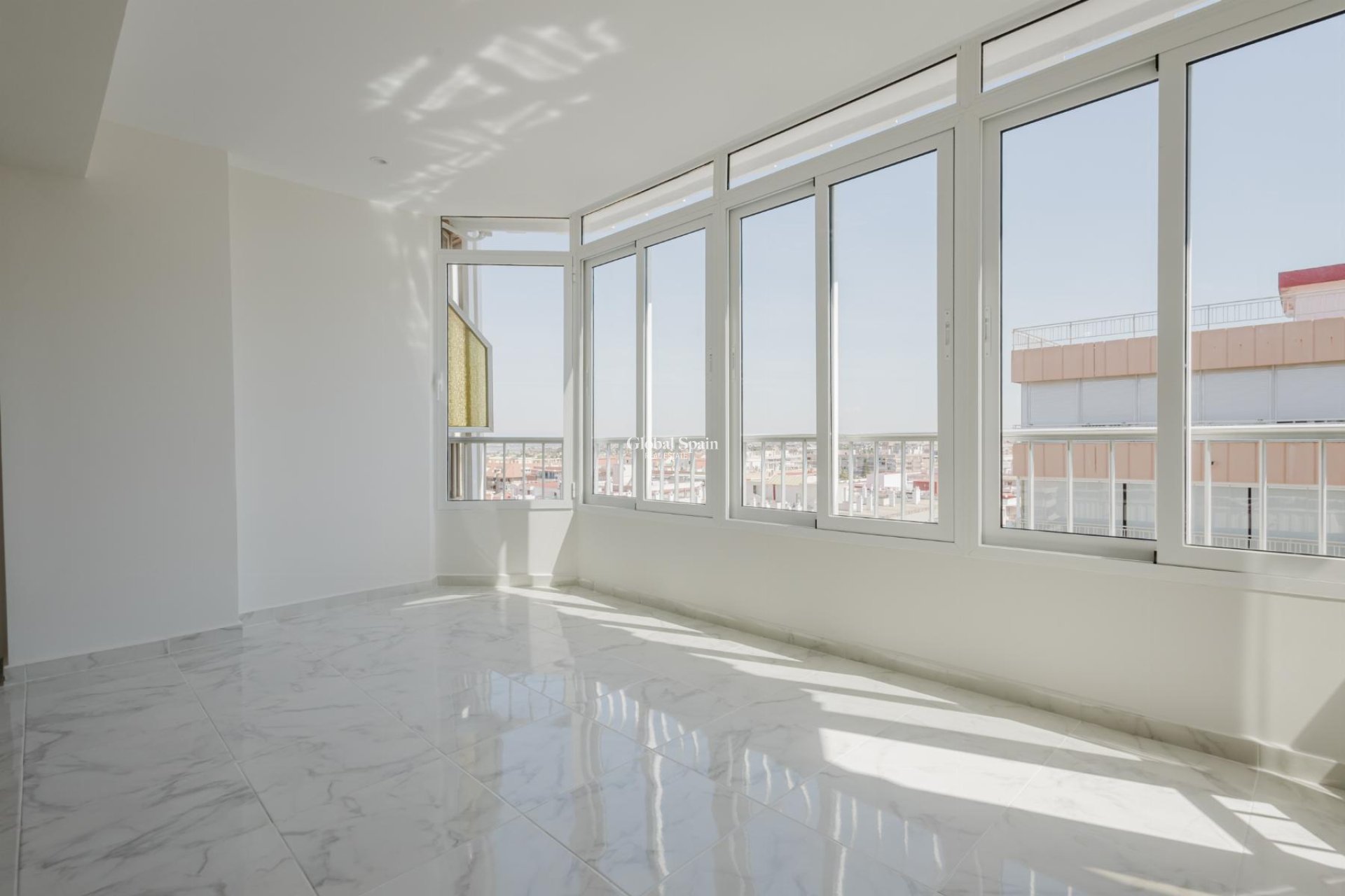 Wederverkoop - APPARTEMENT -
TORREVIEJA - Costa Blanca