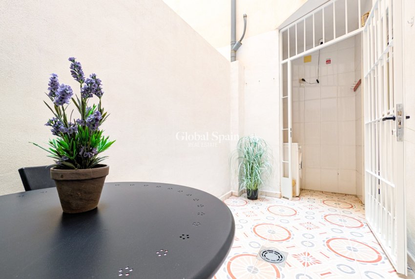 Wederverkoop - APPARTEMENT -
TORREVIEJA - Costa Blanca