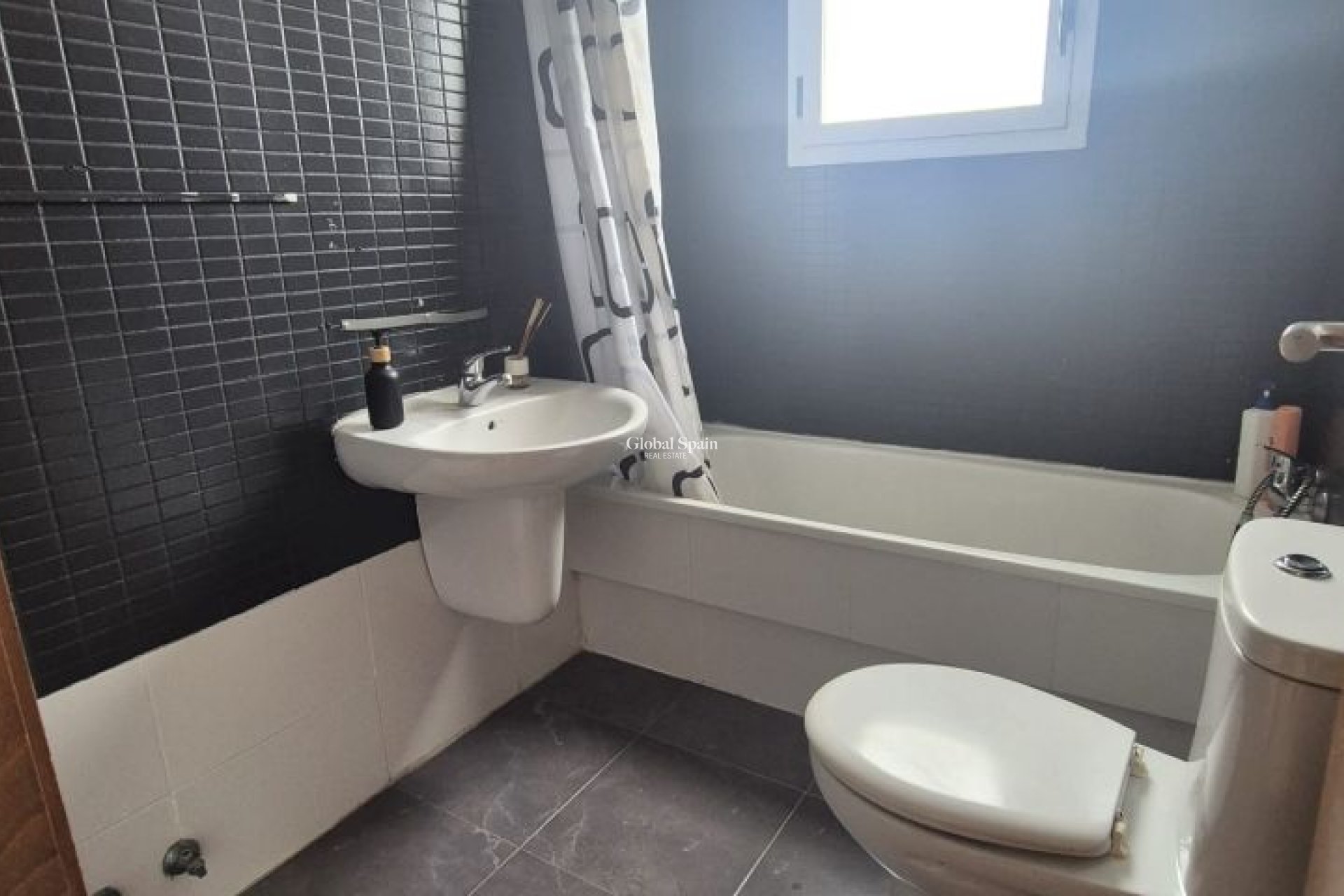 Wederverkoop - APPARTEMENT -
TORREVIEJA - Costa Blanca