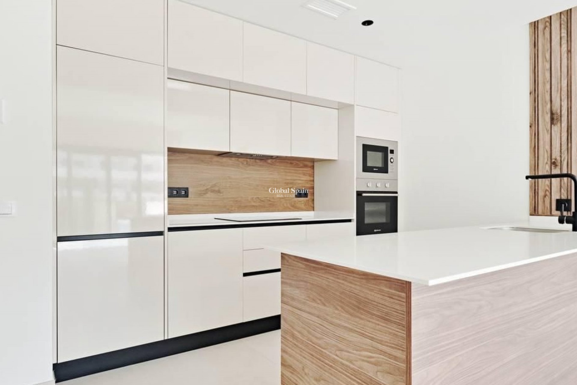 Wederverkoop - APPARTEMENT -
TORREVIEJA - Costa Blanca