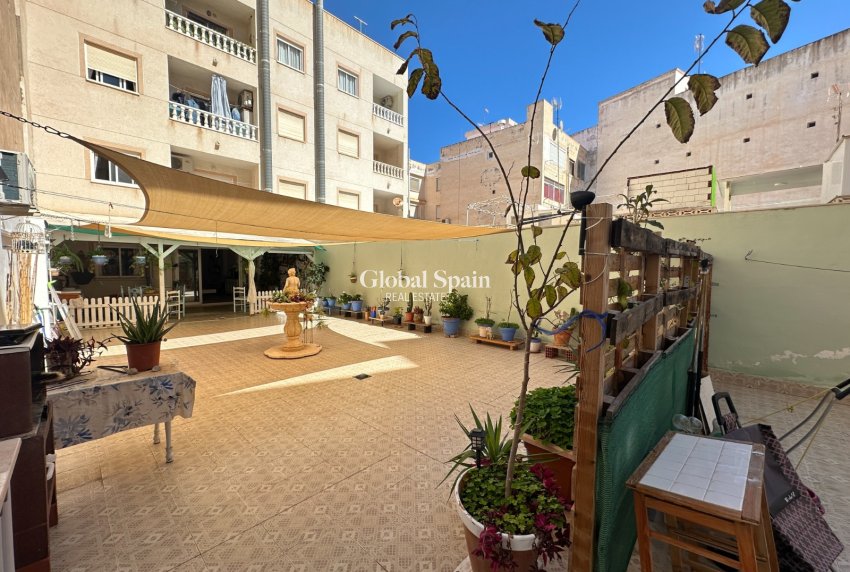 Wederverkoop - APPARTEMENT -
TORREVIEJA - Costa Blanca