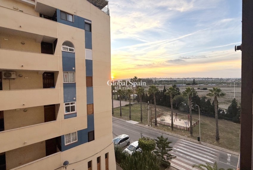 Wederverkoop - APPARTEMENT -
TORREVIEJA - Costa Blanca
