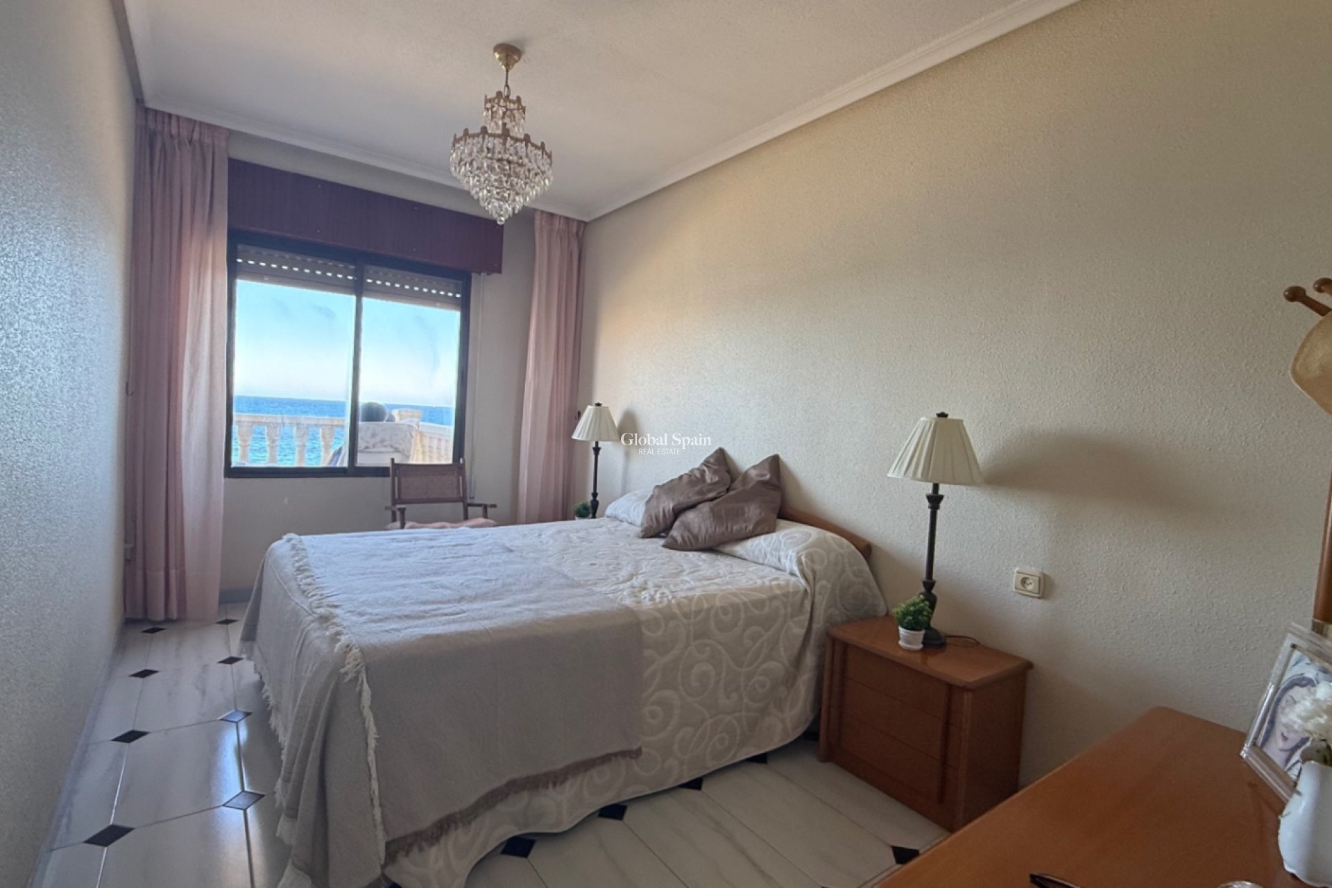 Wederverkoop - APPARTEMENT -
TORREVIEJA - Costa Blanca